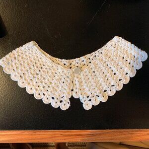 VINTAGE HANDMADE CROCHETED LACE COLLAR, OFF WHITE/CREAM - Excellent Condition!